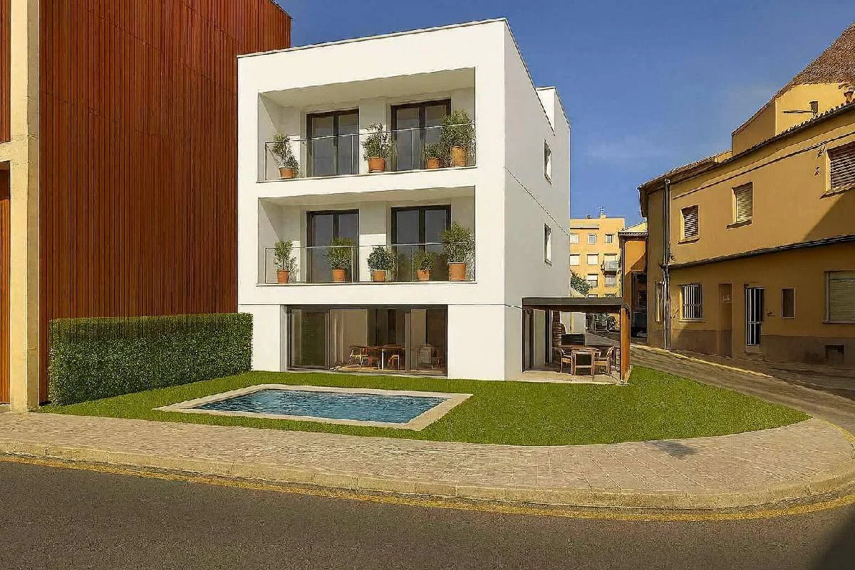 Urban corner plot with development potential