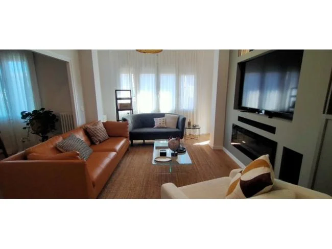 Piso reformado en Girona, cinco habitaciones