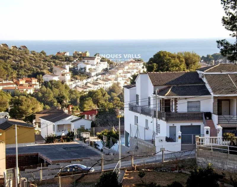 Development plot with five-home potential