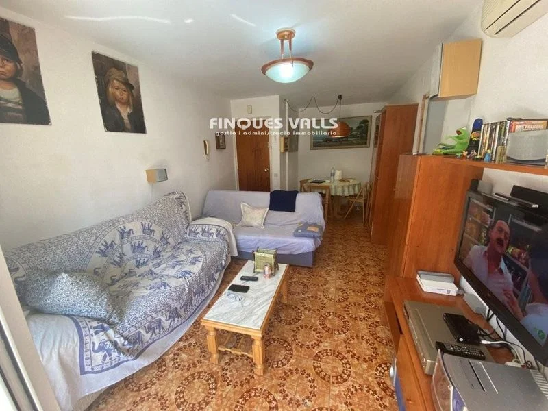 Semi-renovated flat near Calafell beach
