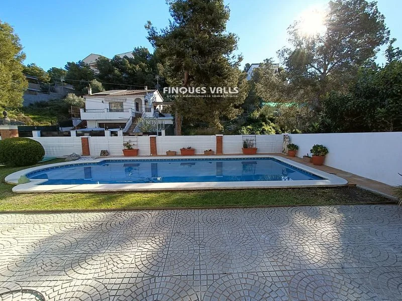 Amplia casa en Segur, seis dormitorios