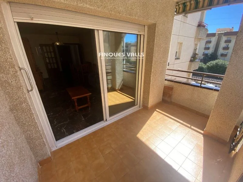 Piso de tres habitaciones cerca de la playa