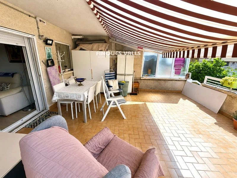 Beachside ground-floor flat, 3 bedrooms