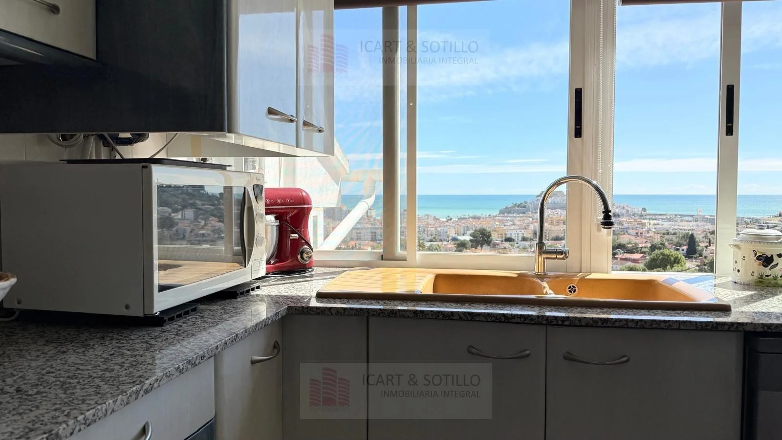 Dúplex de dos viviendas con vistas al mar