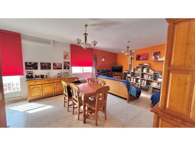 Three-storey Traiguera house, four bedrooms