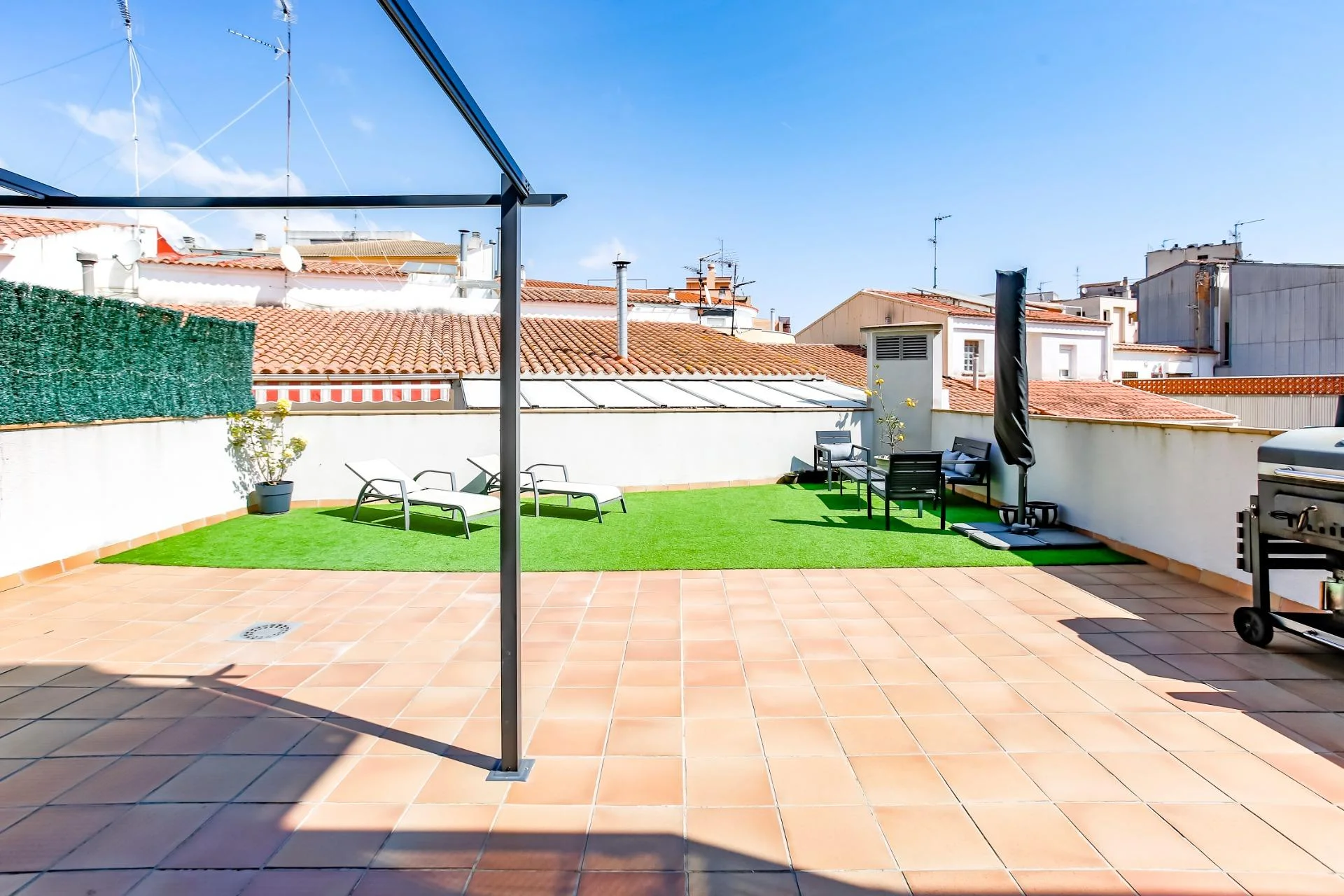 Bright flat with 50 m² terrace
