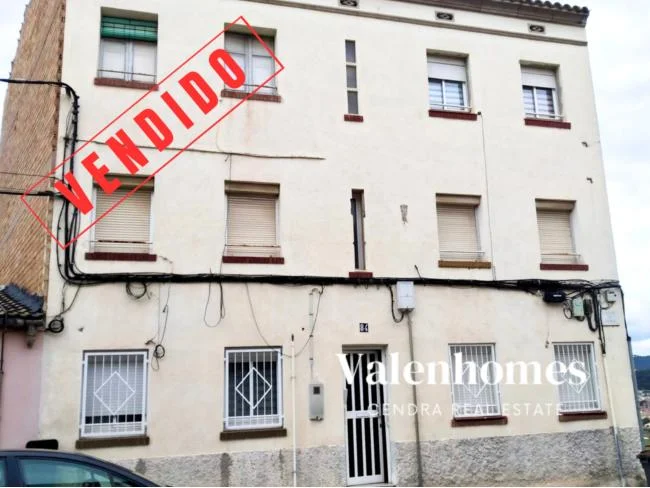 Income building with ten units