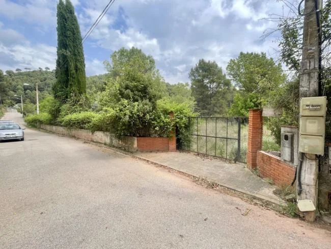 Ready-to-build La Farinera plot, 1,584 m²