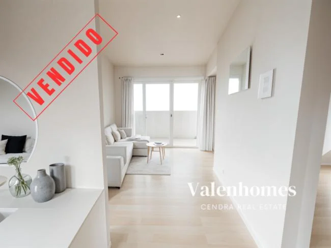 Three-bedroom flat in central Barcelona