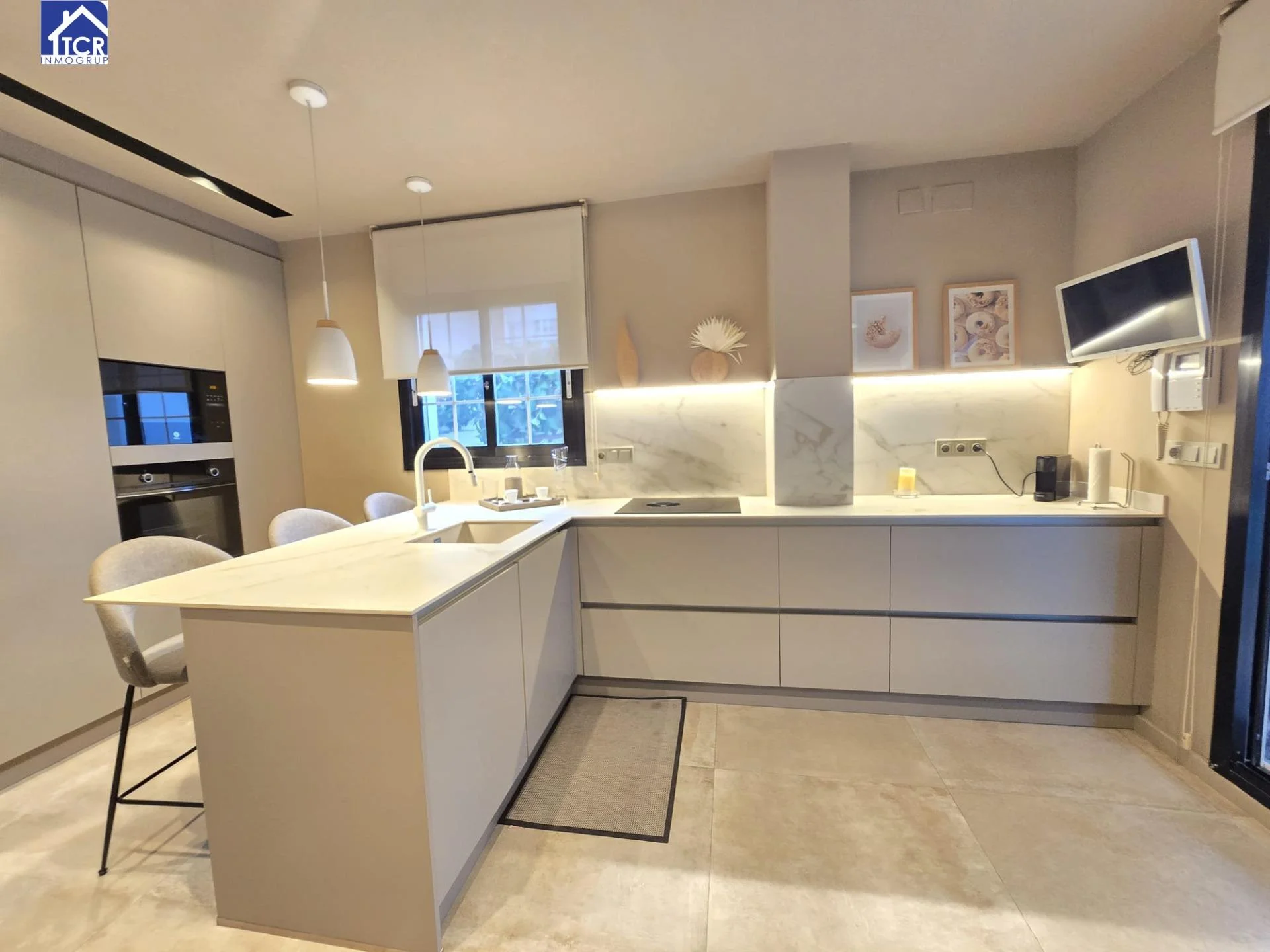 Renovated four-bedroom house with garden