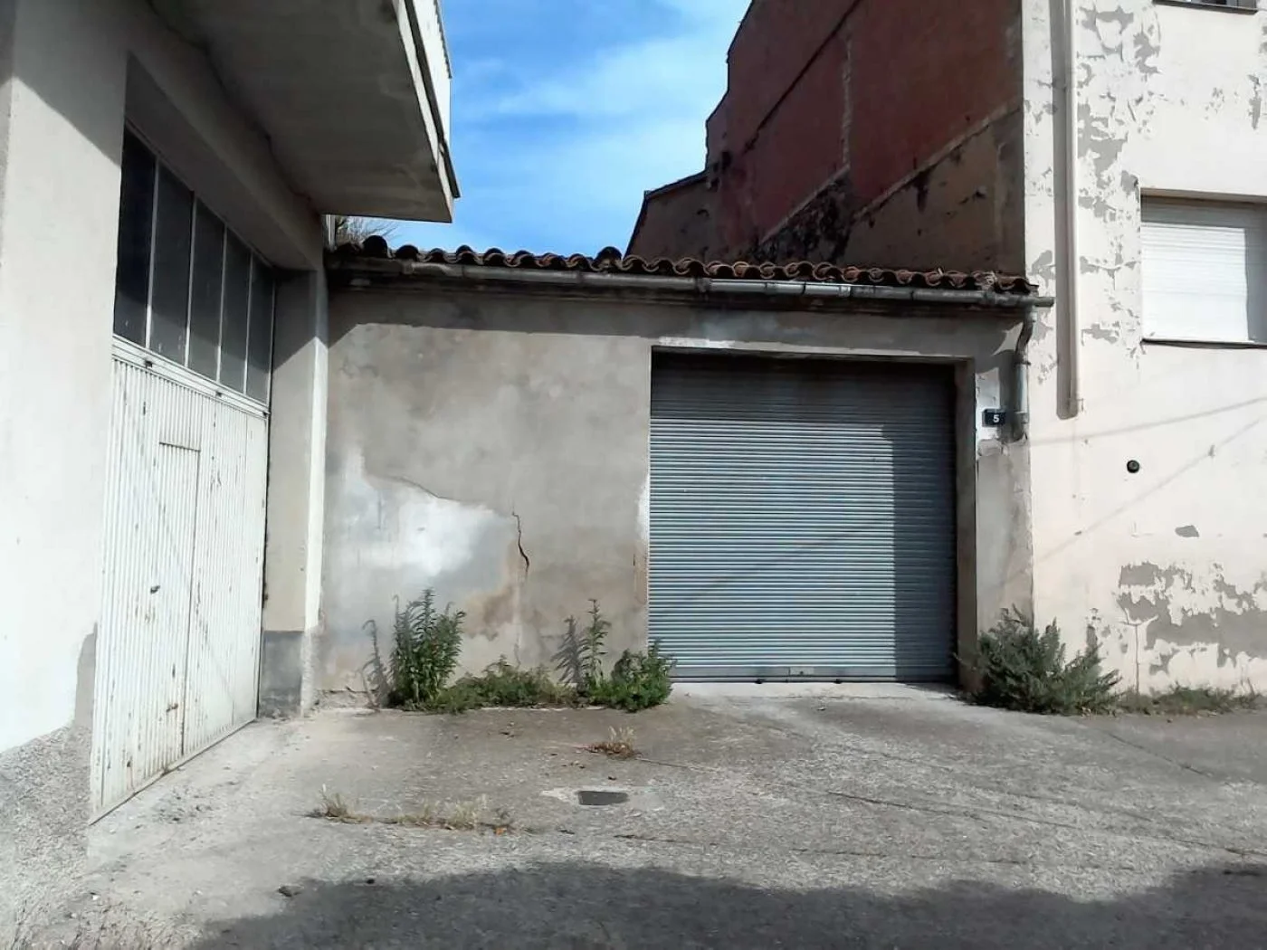 84 m² village-centre storage unit