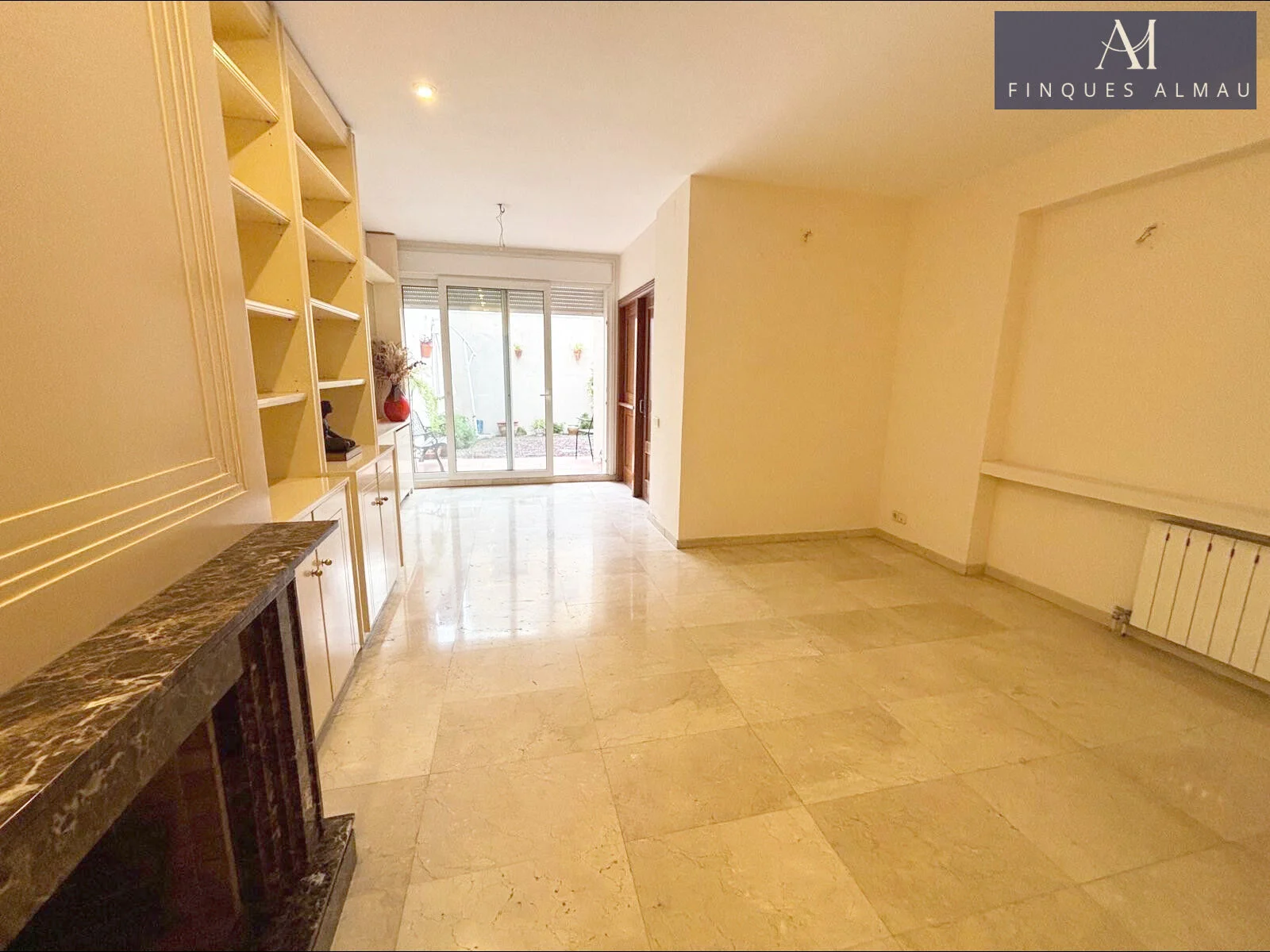 Central three-floor house, 210 m²