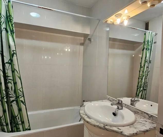 Central Tarragona flat, 3-bedroom renovation