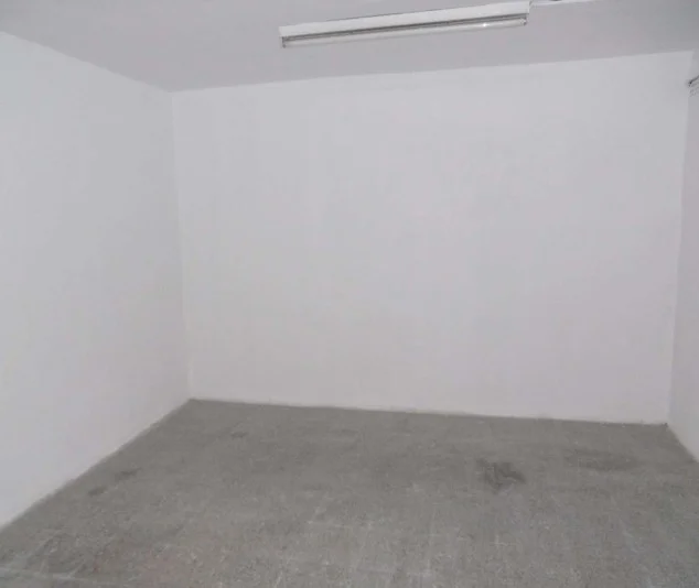 Large Tarragona garage with storage