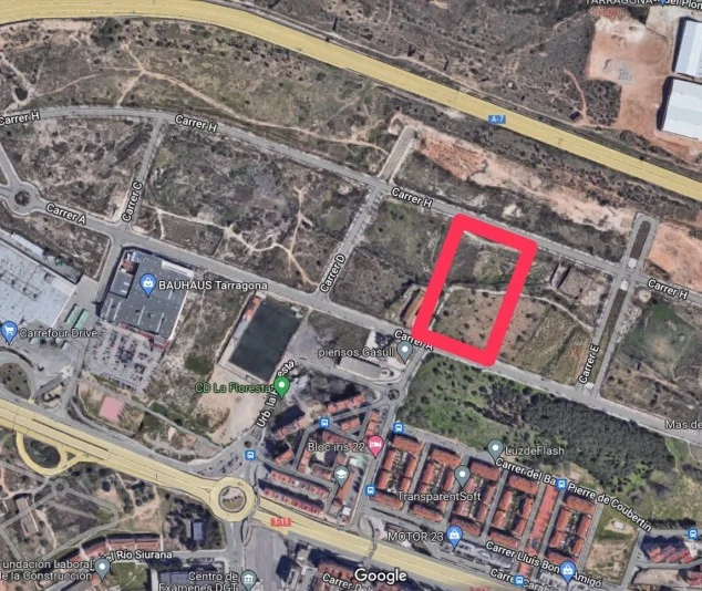 Gran solar terciario cerca de Tarragona