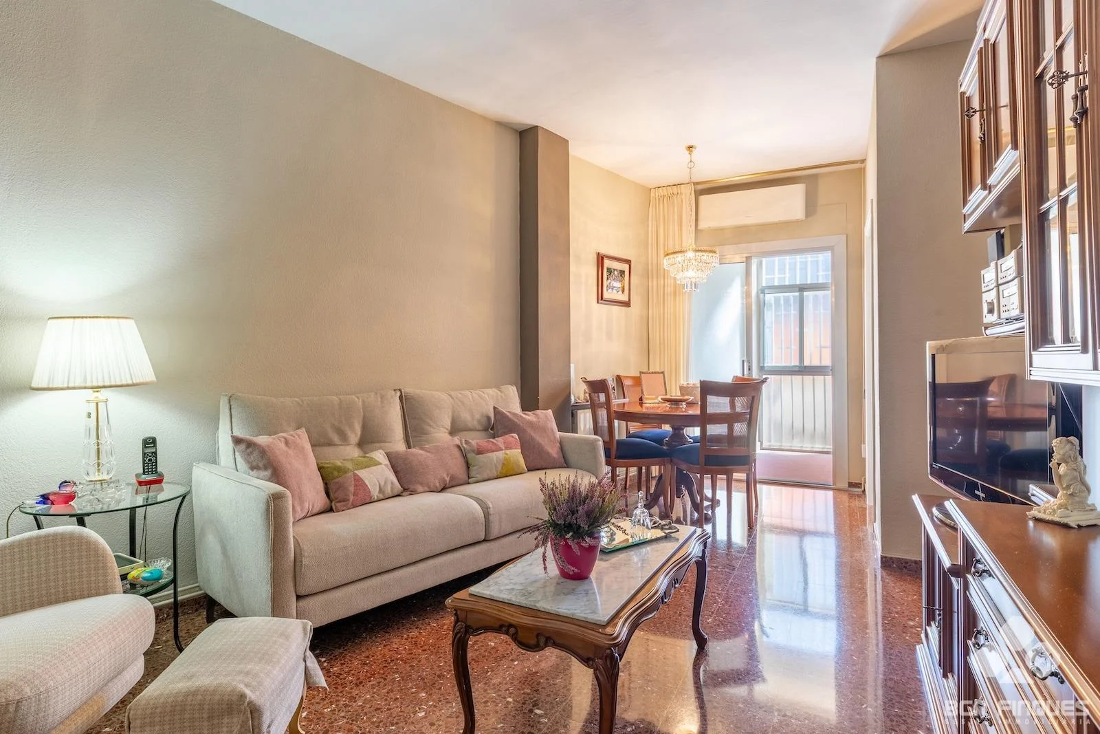 Bright Eixample flat with balcony