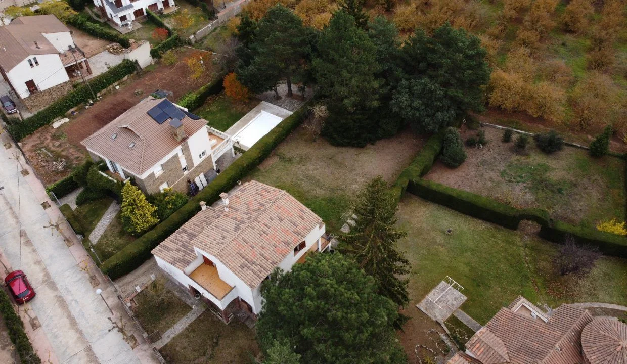 Chalet cerca de la plaza de Prades, seis dormitorios
