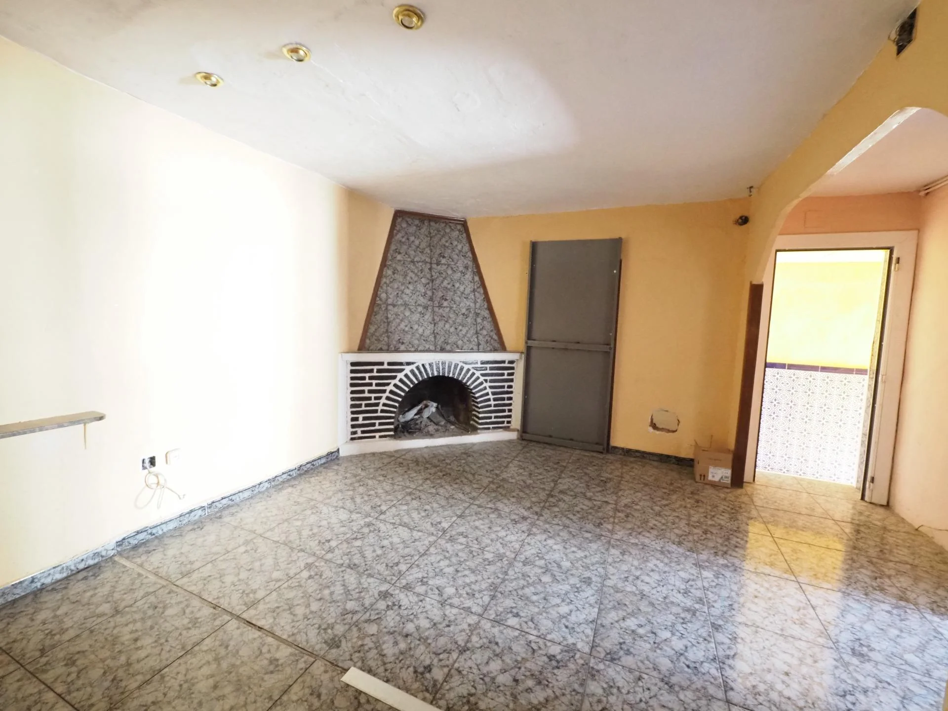 Three-bedroom townhouse requiring renovation