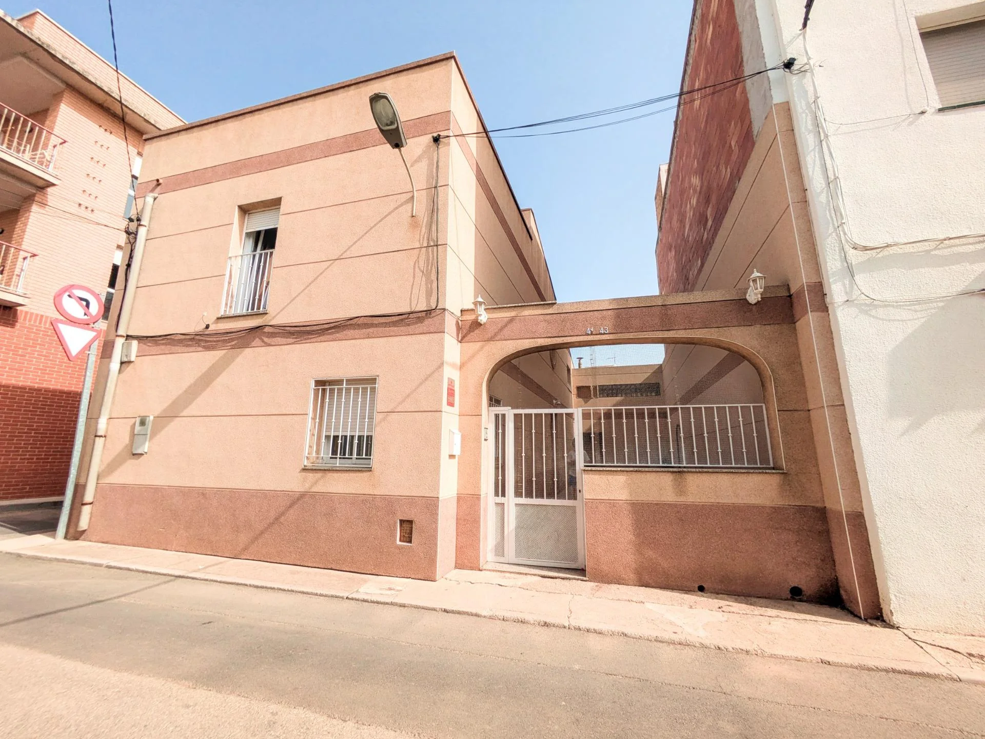 Casa de cinco hectáreas y cinco habitaciones