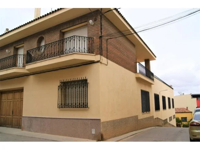Casa en Batea con espacio empresarial
