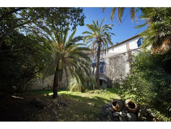 Casa histórica en Vilaplana con jardín