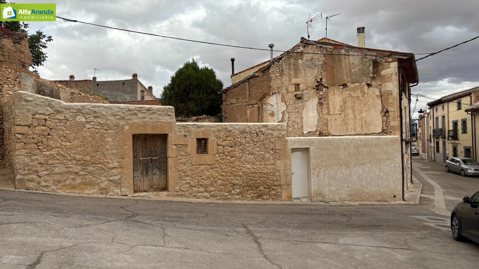 Urban plot with preserved stone facade