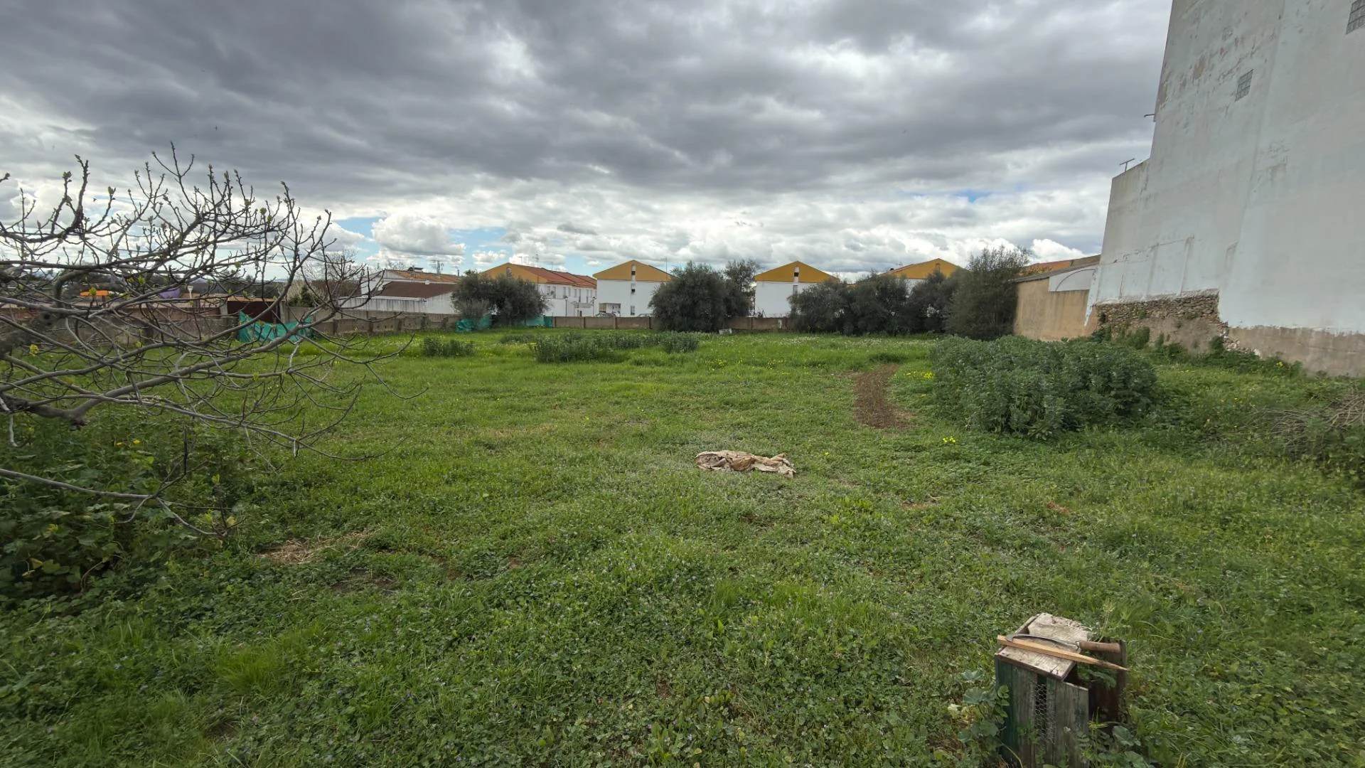 Urban industrial plot with existing buildings