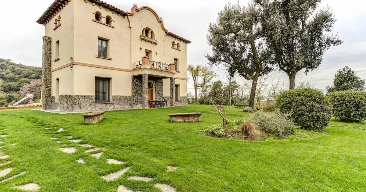Masía rehabilitada con 19.000 m² de terreno