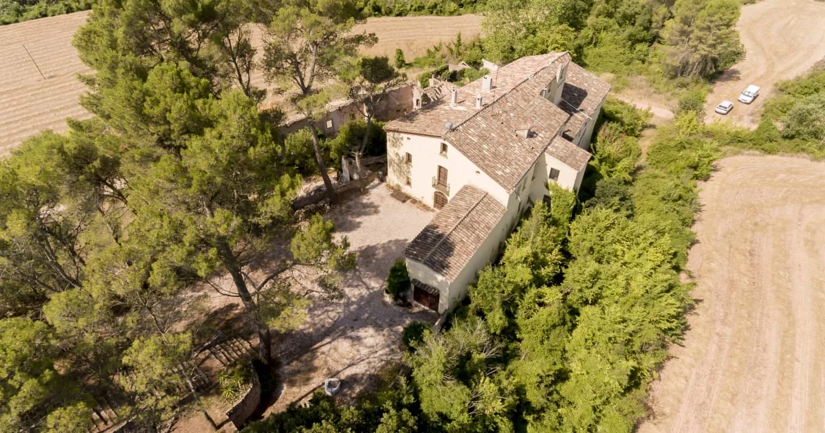 Large Anoia estate with guest house