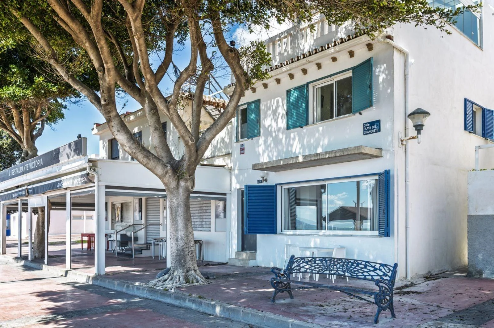 Renovated beachfront townhouse, four bedrooms