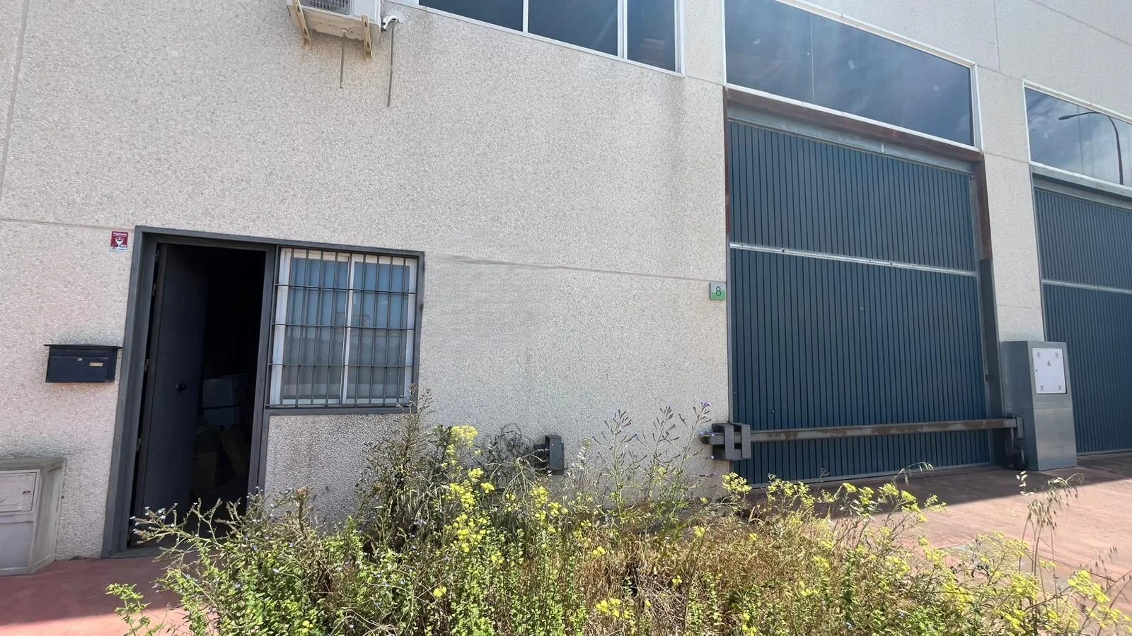 Industrial warehouse near Mercadona logistics hub