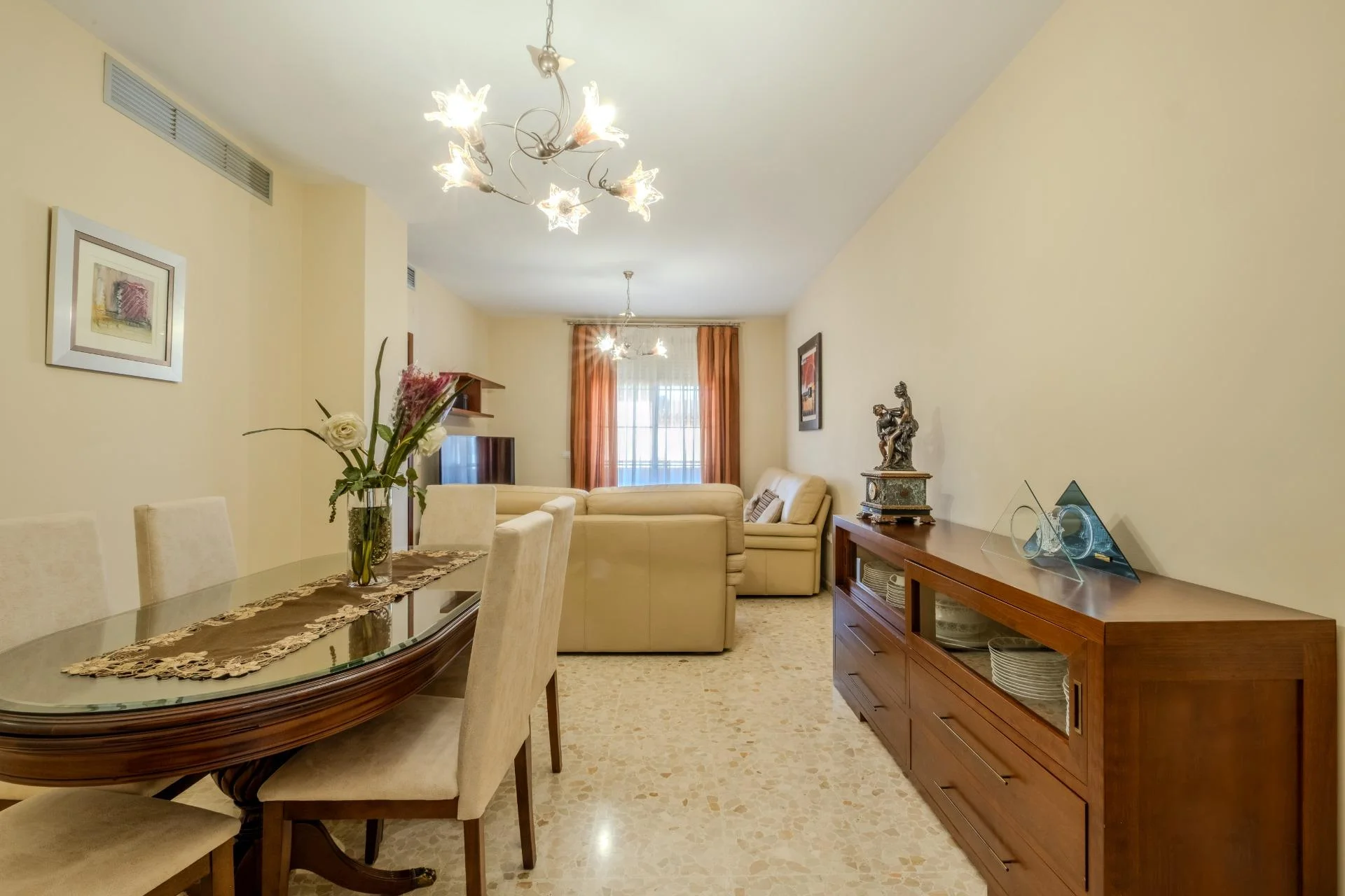 Three-bedroom flat with terraces and parking