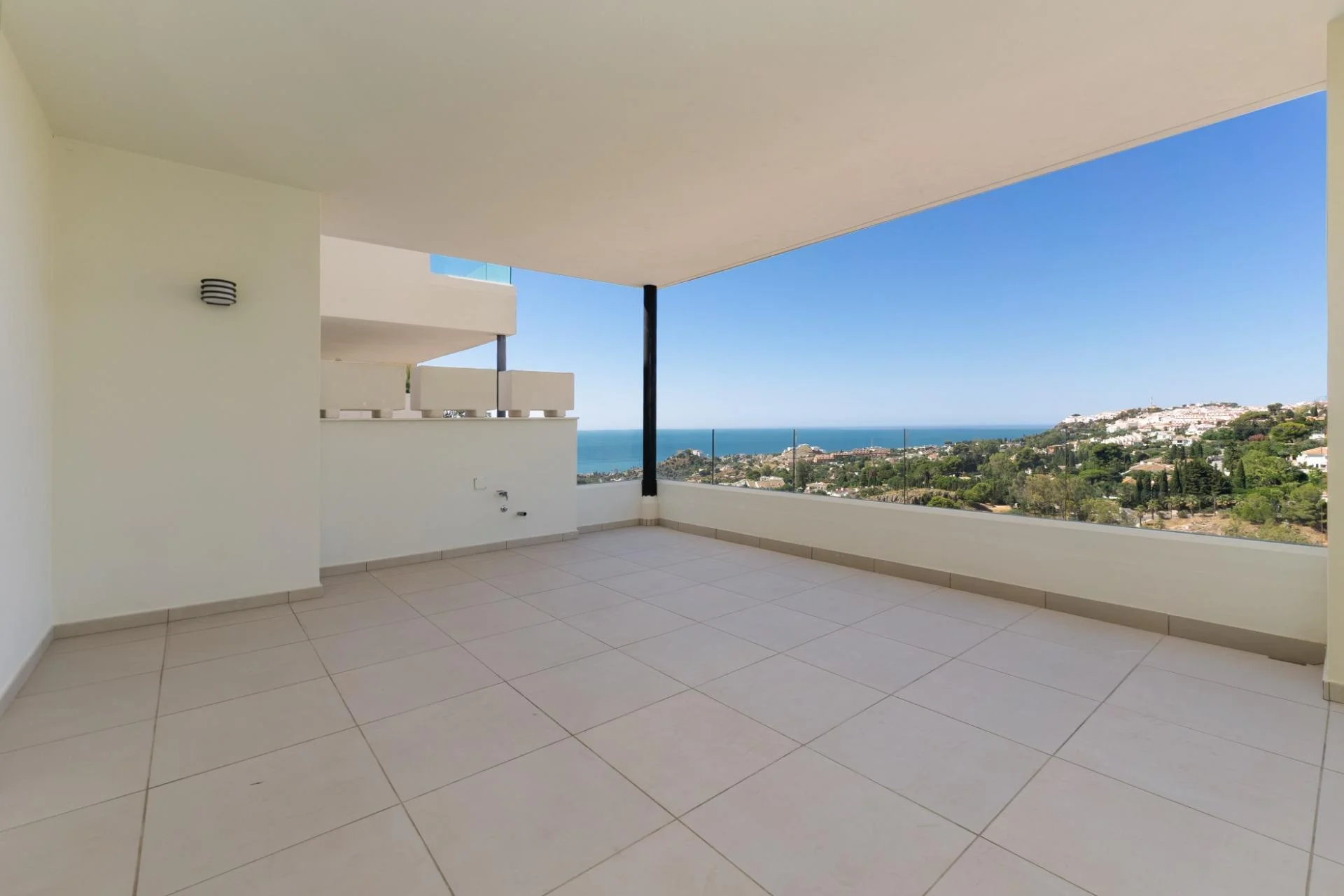 Piso nuevo en Benalmádena con vistas al mar