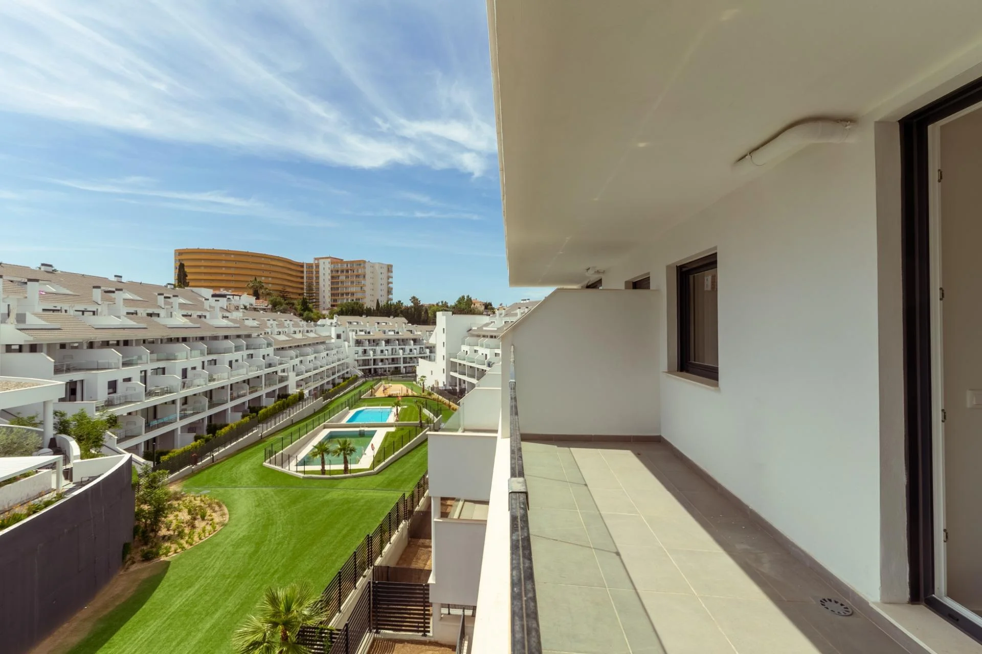 New Torreblanca apartment with communal amenities