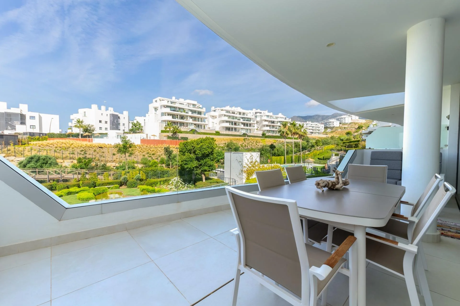 Bright furnished flat with resort amenities