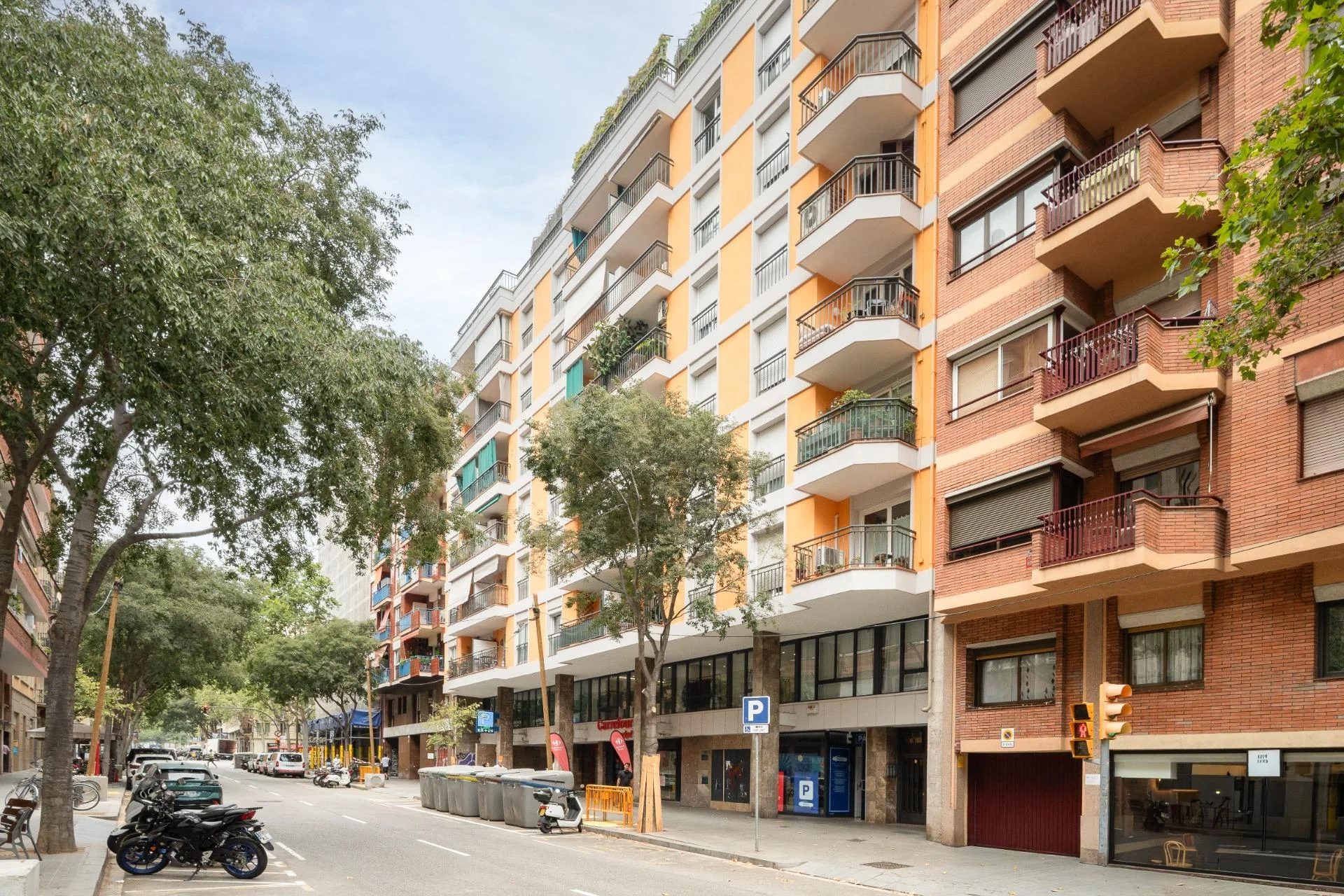Bright Eixample apartment, four-bedroom interior
