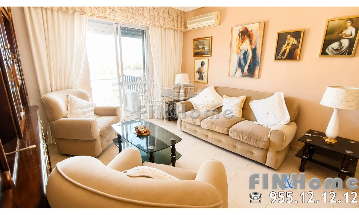 Triana ninth-floor flat with terrace