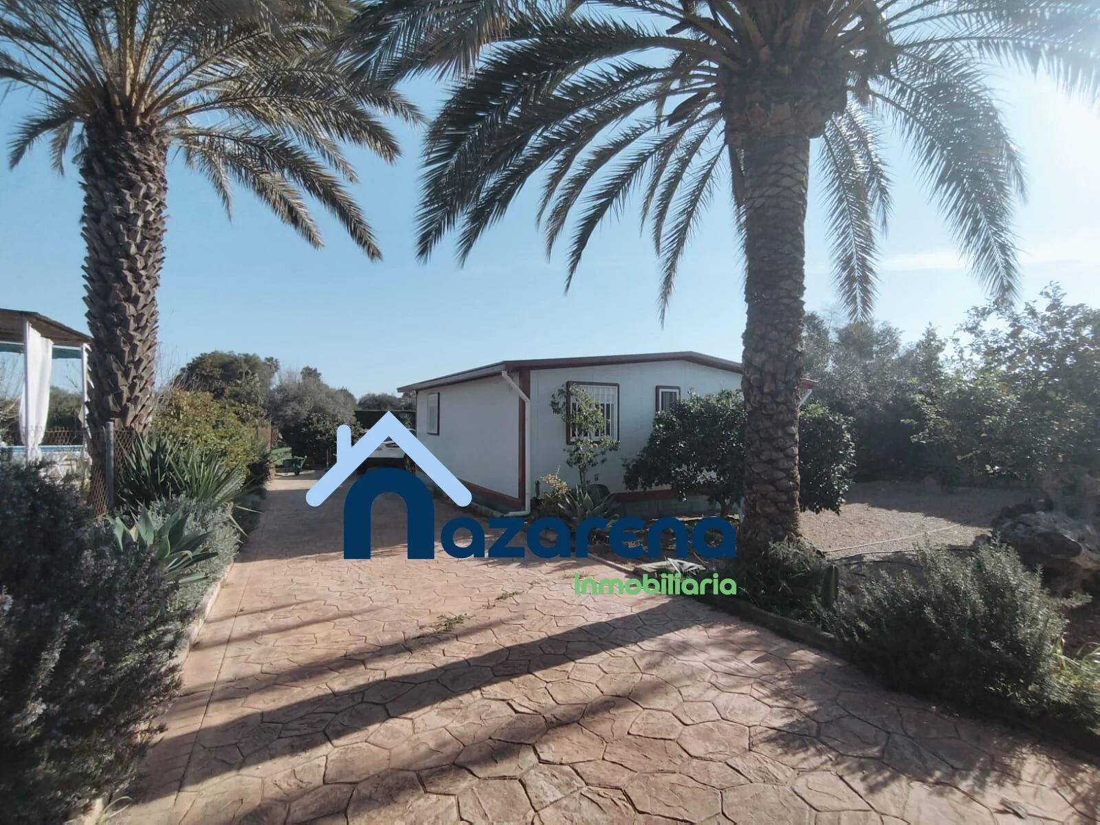 Rustic plot near Coria with pool