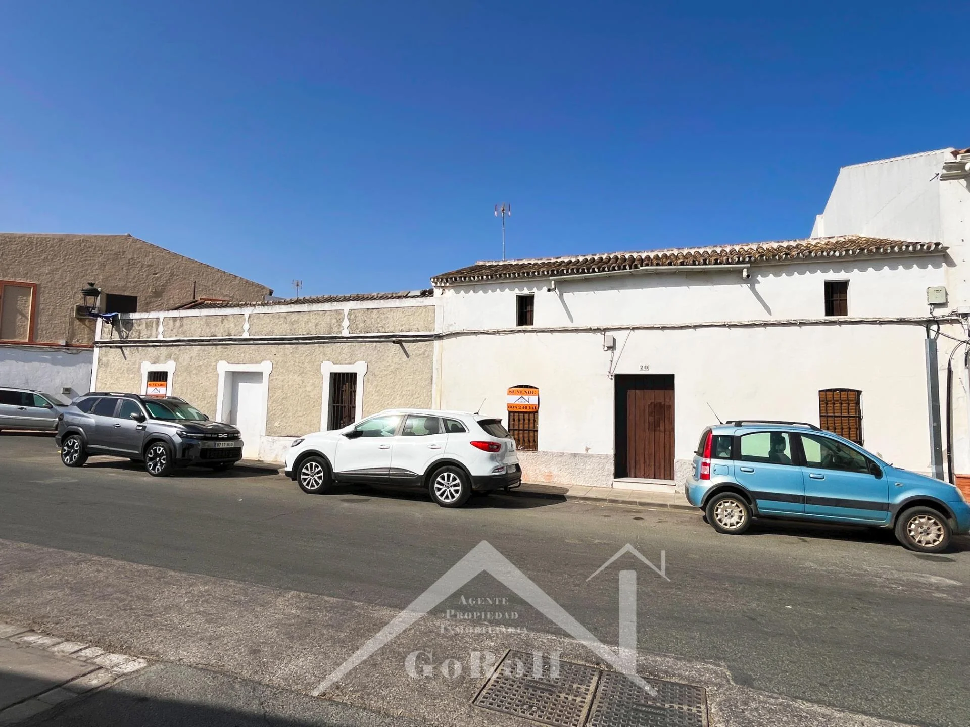 Adosado rural con nave comercial