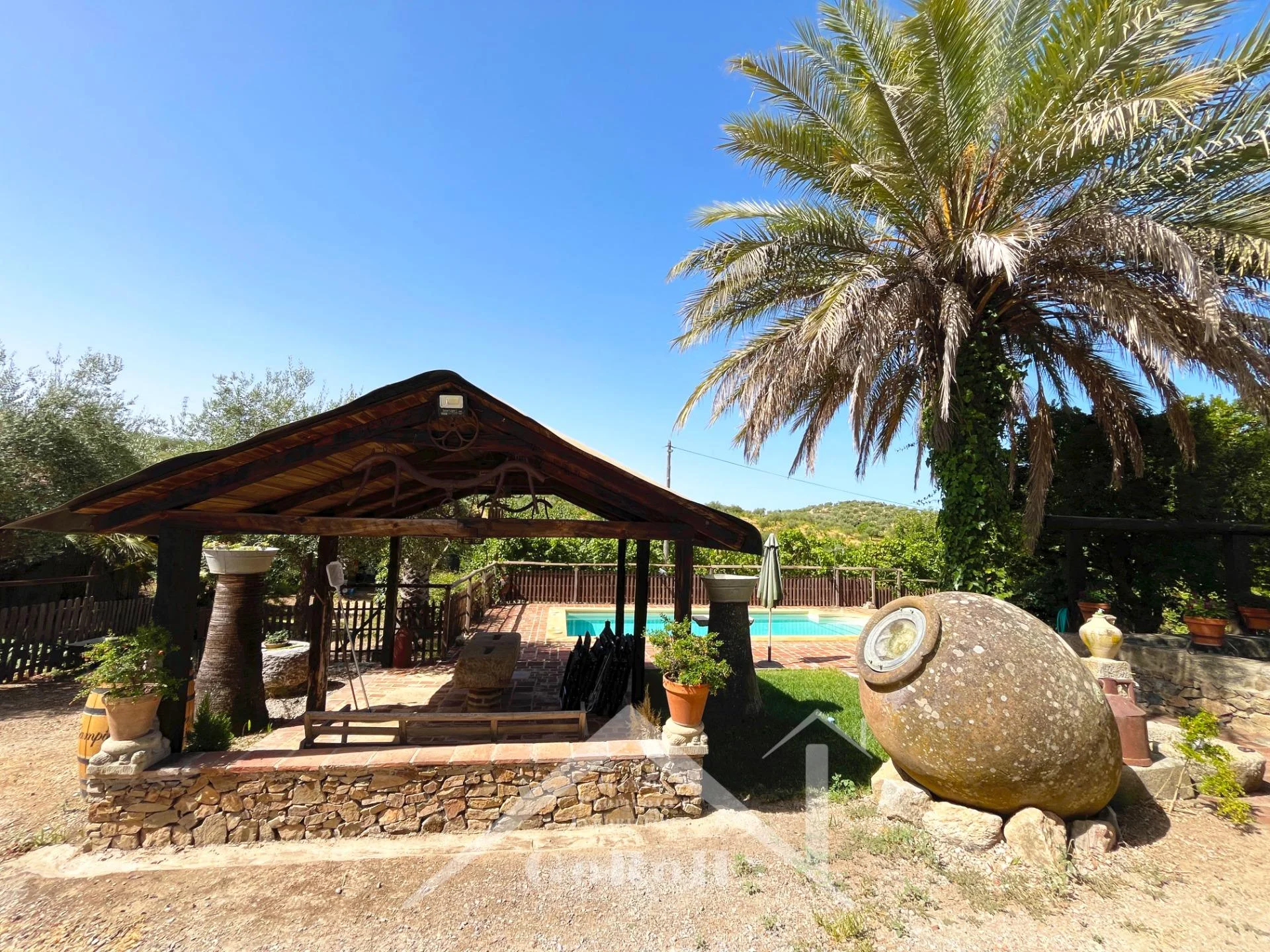 Complejo rural con piscina cerca de Cazalla
