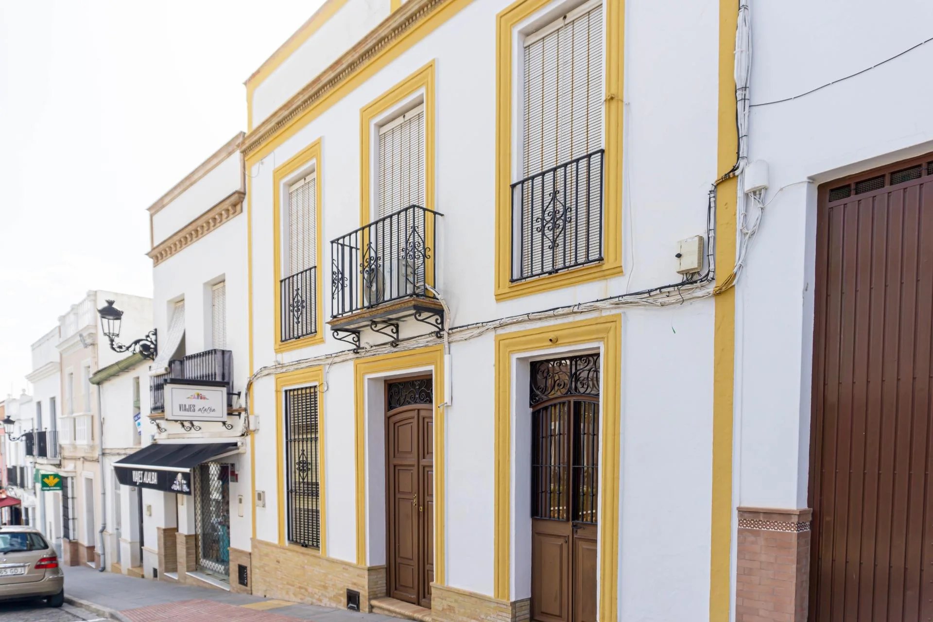 Large Montellano house with 20 garages
