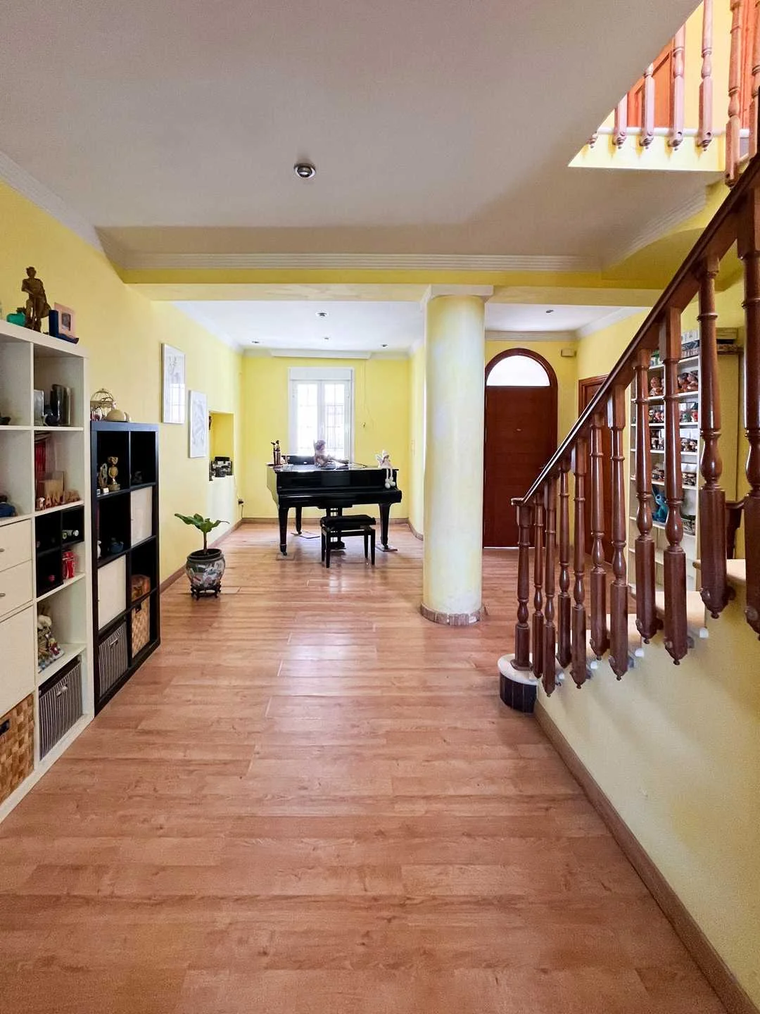Five-bedroom house with panoramic views