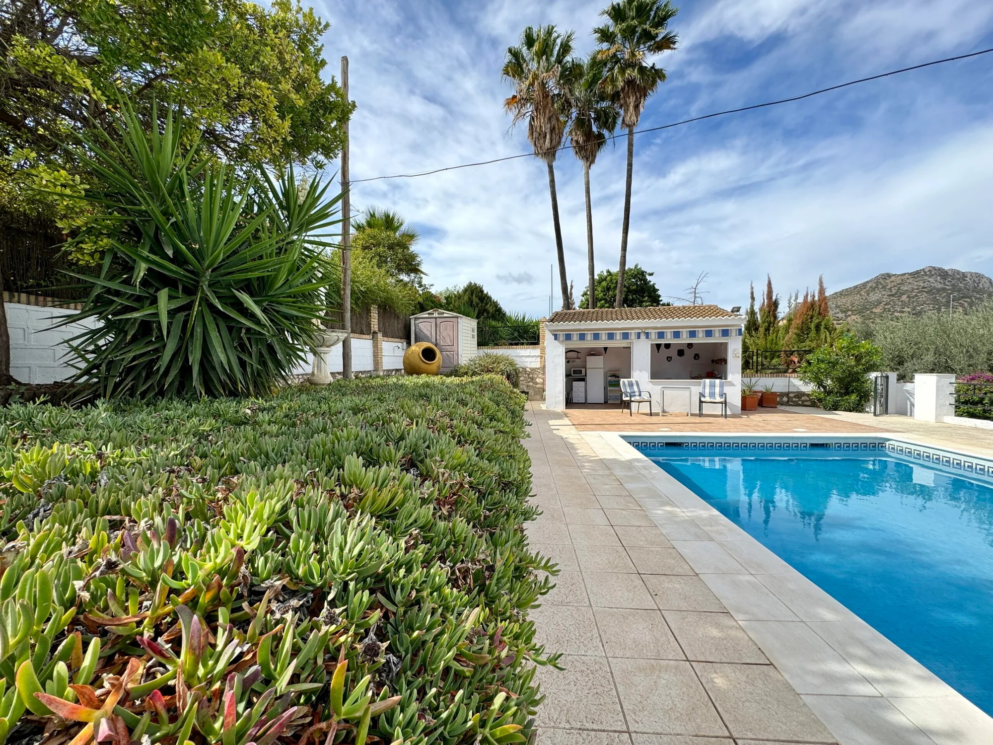 Rural chalet with pool, four bedrooms