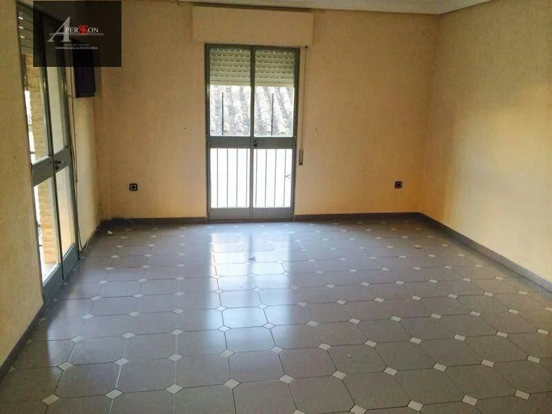Piso luminoso en esquina junto a Puerta Cerrada