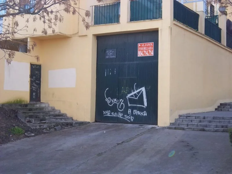 Nave industrial en Tomares, 1.100 m²