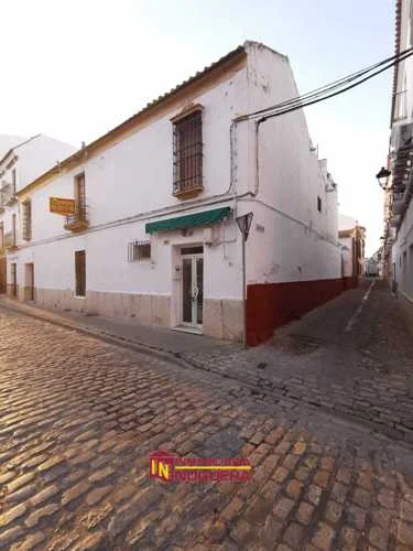 Casa esquinera para reformar en Écija