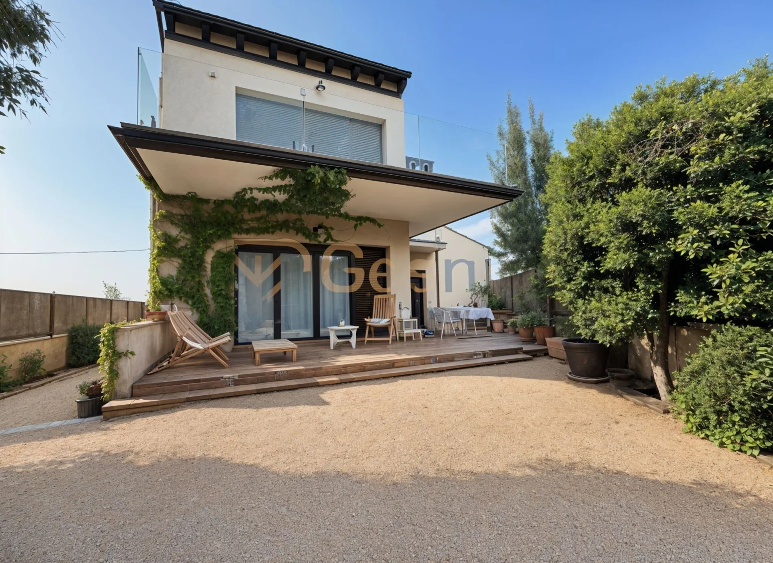 Chalet independiente con jardín y 3 dormitorios