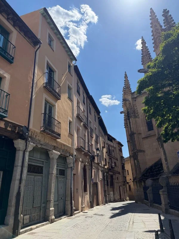 Historic-centre building with tertiary potential