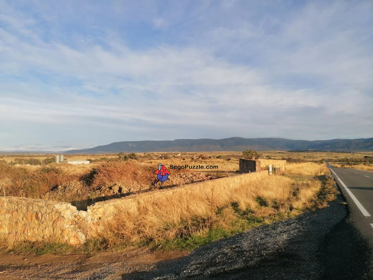 Parcela rústica cerca de Segovia con fachada