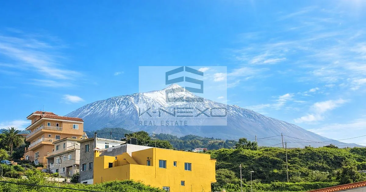 House with sea and Teide views